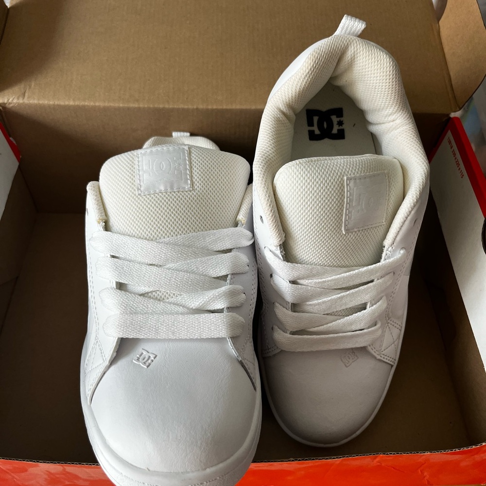 DC (NWOB) Classic White Skate Shoes-neon - Picture 3 of 11